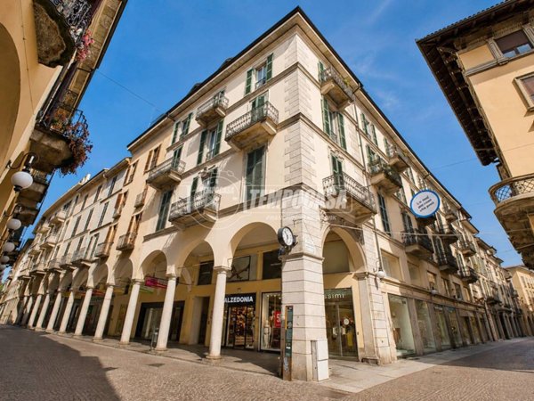appartamento in vendita a Novara in zona Centro Città