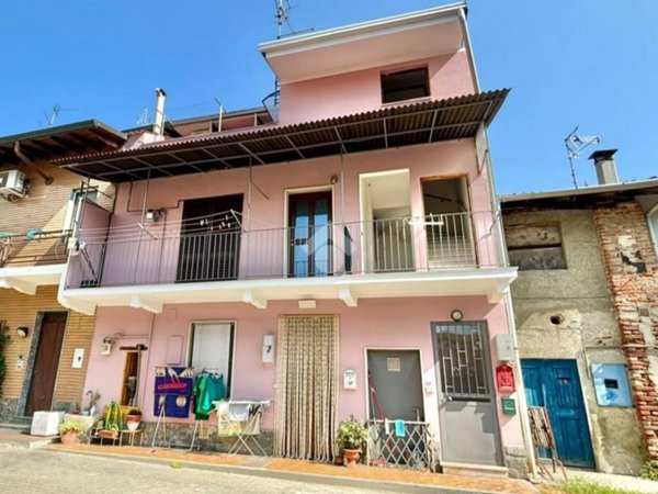 appartamento in vendita a Novara in zona Veveri