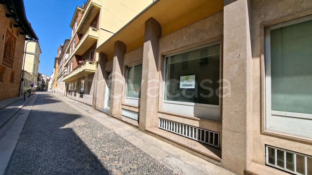 ufficio in vendita a Novara in zona Centro Città