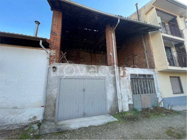 casa indipendente in vendita a Novara in zona Pernate
