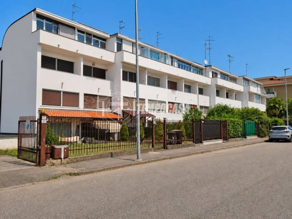 casa indipendente in vendita a Novara in zona zona Sant'Agabio