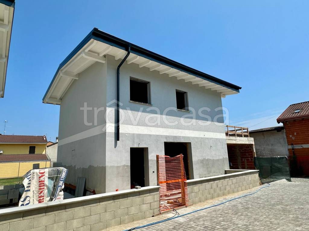 casa indipendente in vendita a Novara in zona Pernate