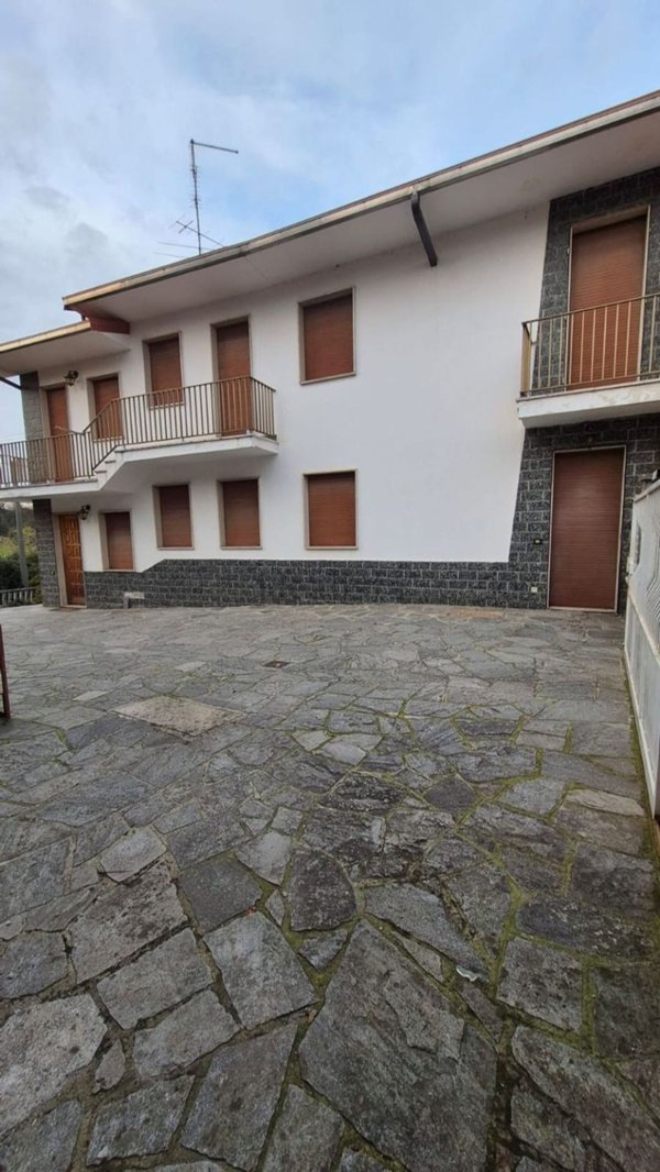 casa indipendente in vendita a Novara in zona zona Porta Mortara