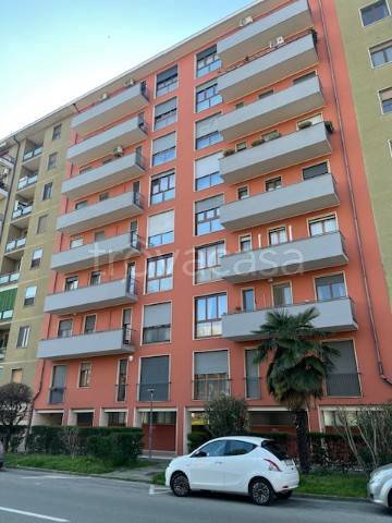 appartamento in vendita a Novara in zona zona Cittadella - Villaggio Dalmazia