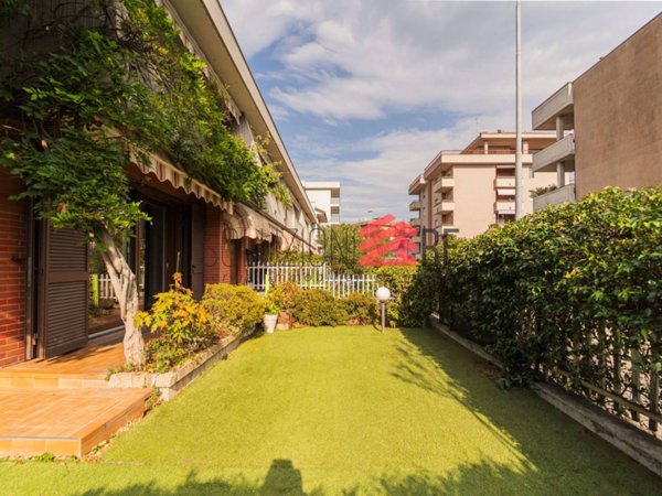 casa indipendente in vendita a Novara in zona zona Agogna - San Paolo