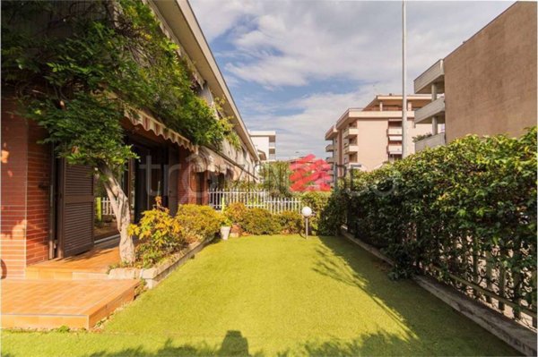 casa indipendente in vendita a Novara in zona zona Agogna - San Paolo