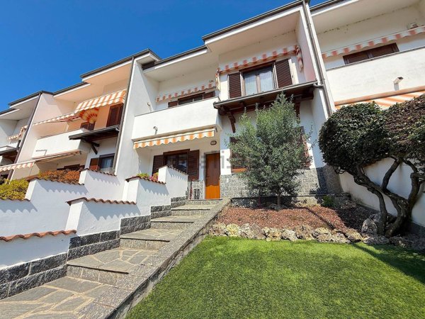 casa indipendente in vendita a Novara in zona Torrion Quartara