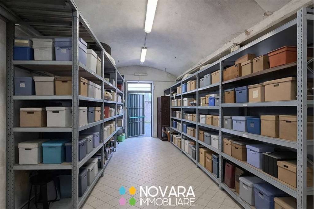 locale commerciale in vendita a Novara in zona zona Sant'Agabio