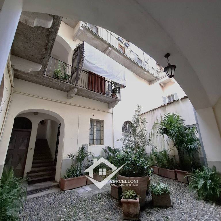 appartamento in vendita a Novara in zona Centro Città