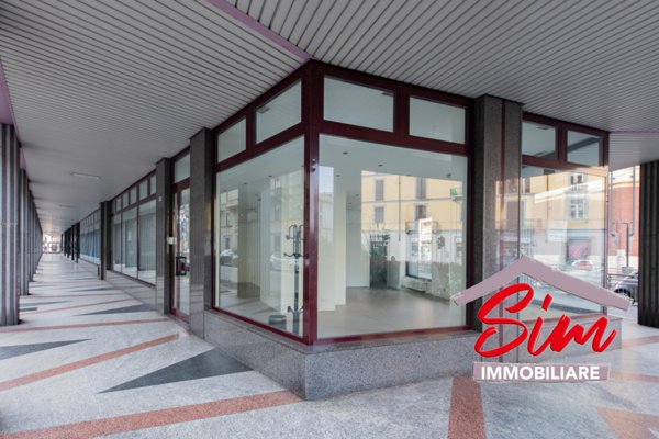 locale commerciale in vendita a Novara in zona Centro Città
