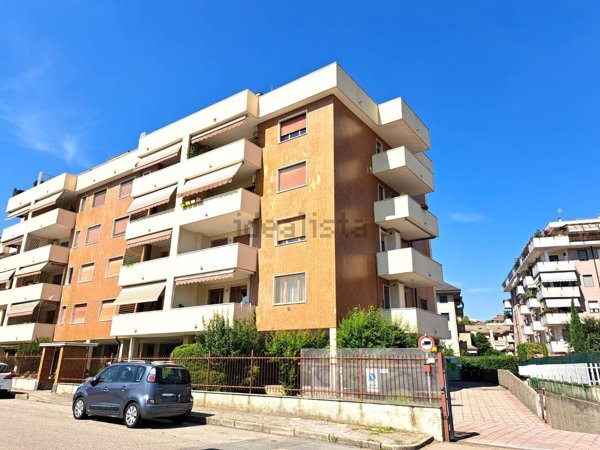box auto in vendita a Novara in zona zona Bicocca