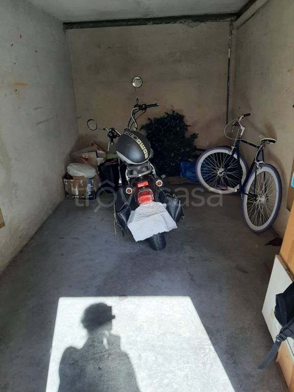 box auto in vendita a Novara in zona zona Bicocca