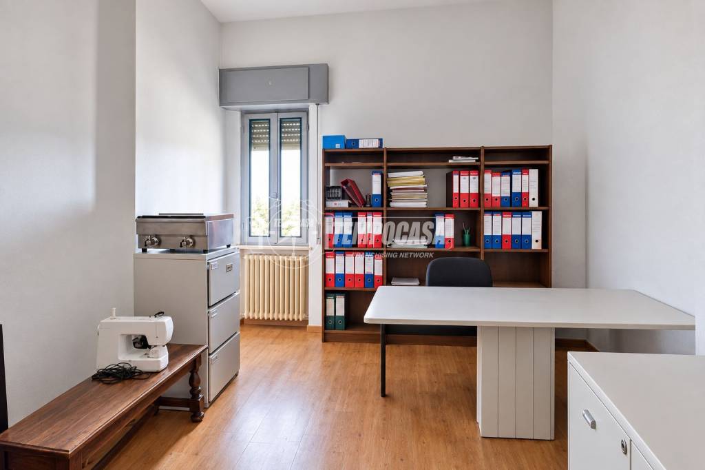 ufficio in vendita a Novara in zona Centro Città