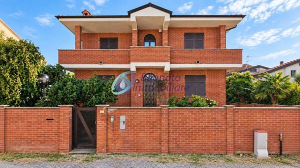casa indipendente in vendita a Novara in zona zona Sant'Agabio