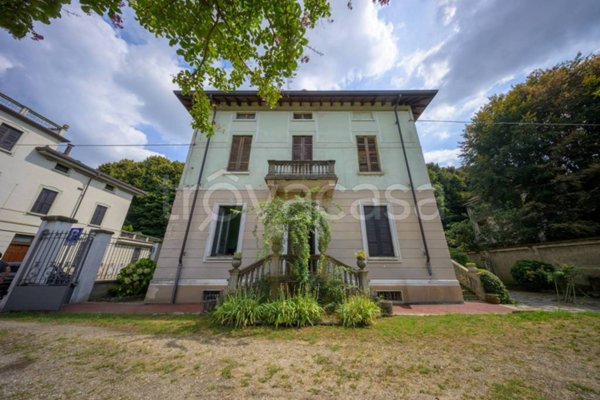 casa indipendente in vendita a Novara in zona Centro Città