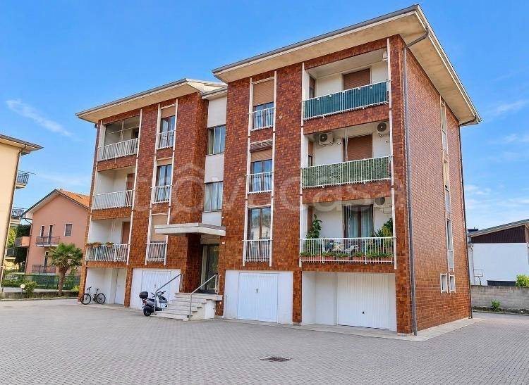 appartamento in vendita a Novara in zona Pernate