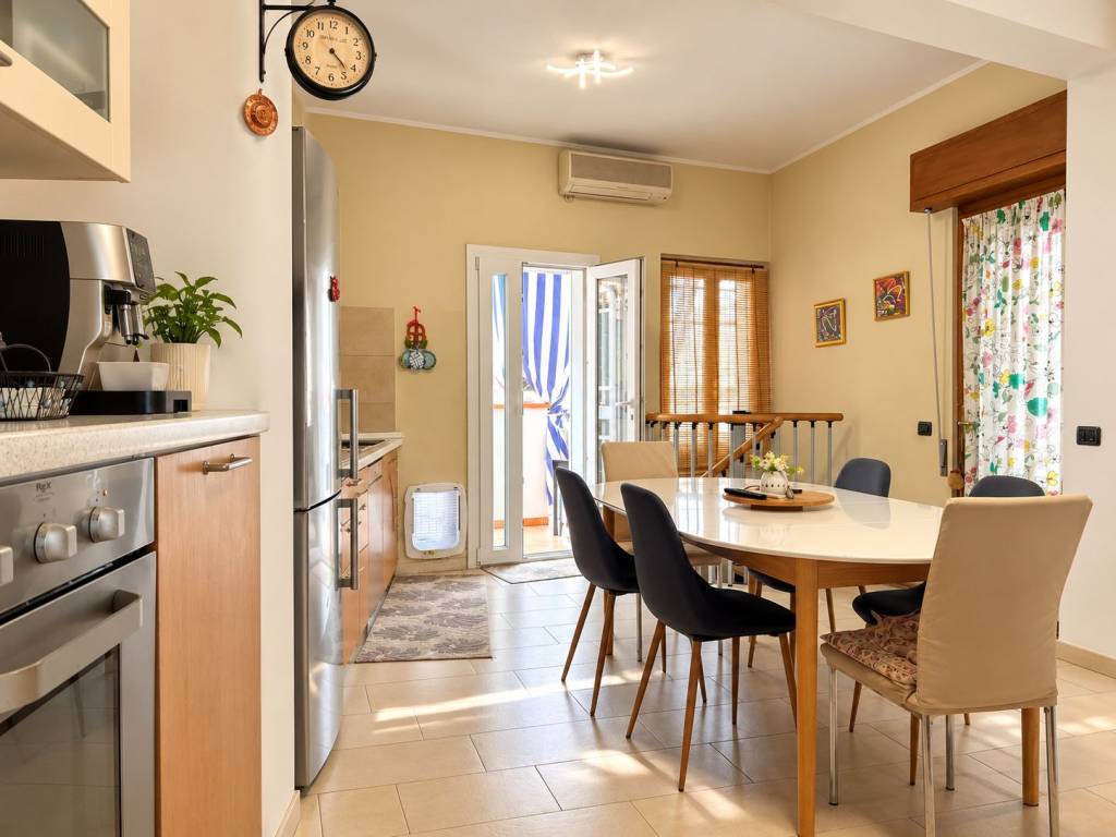 casa indipendente in vendita a Novara in zona Lumellogno