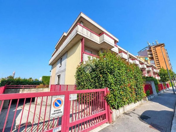 casa indipendente in vendita a Novara in zona zona Sacro Cuore