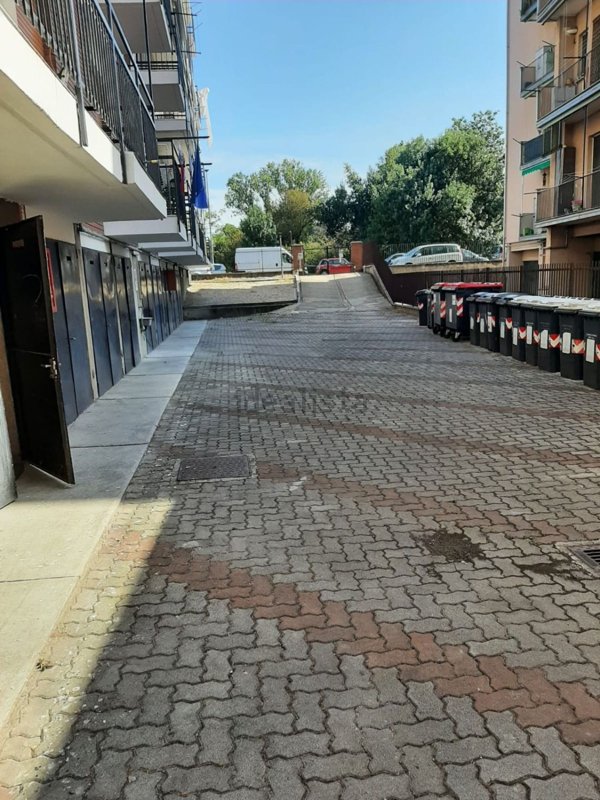 box auto in vendita a Novara in zona zona Bicocca