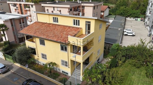 casa indipendente in vendita a Novara in zona Zona Santa Rita