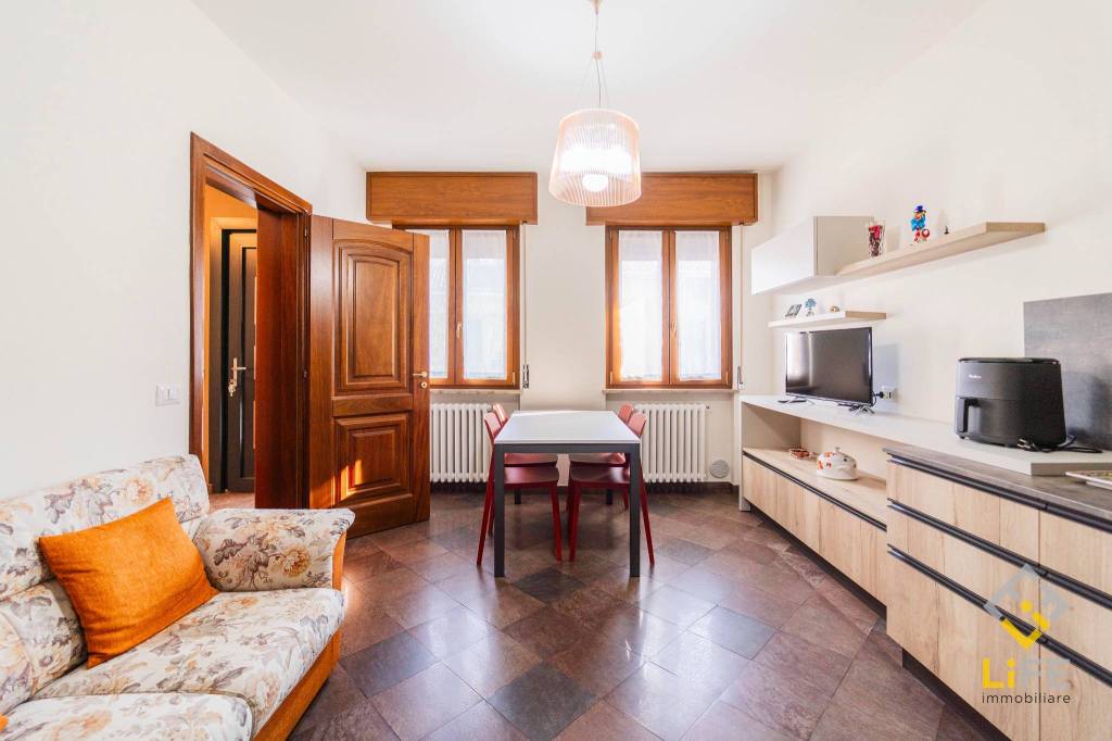 casa indipendente in vendita a Novara in zona Pernate