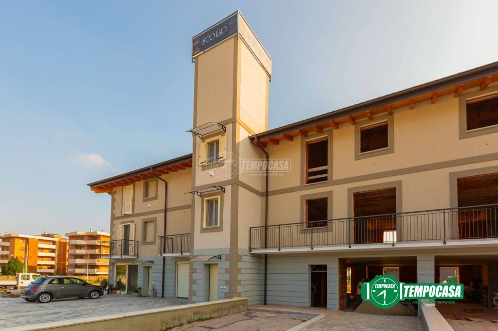 casa indipendente in vendita ad Oleggio