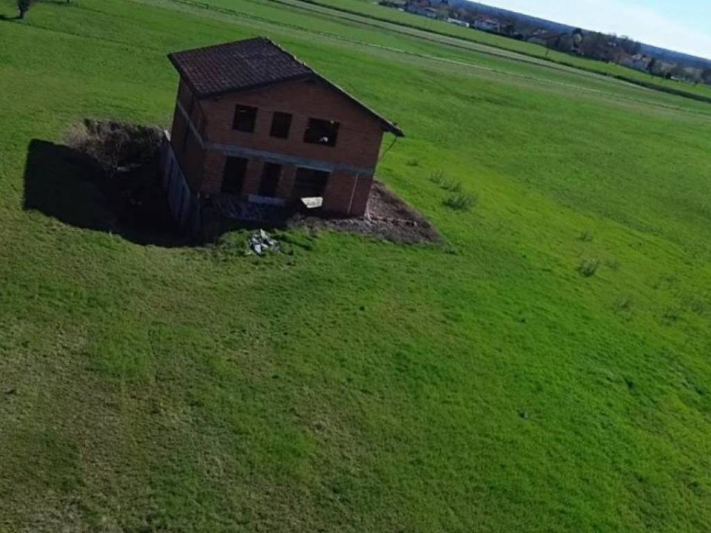 casa indipendente in vendita ad Oleggio