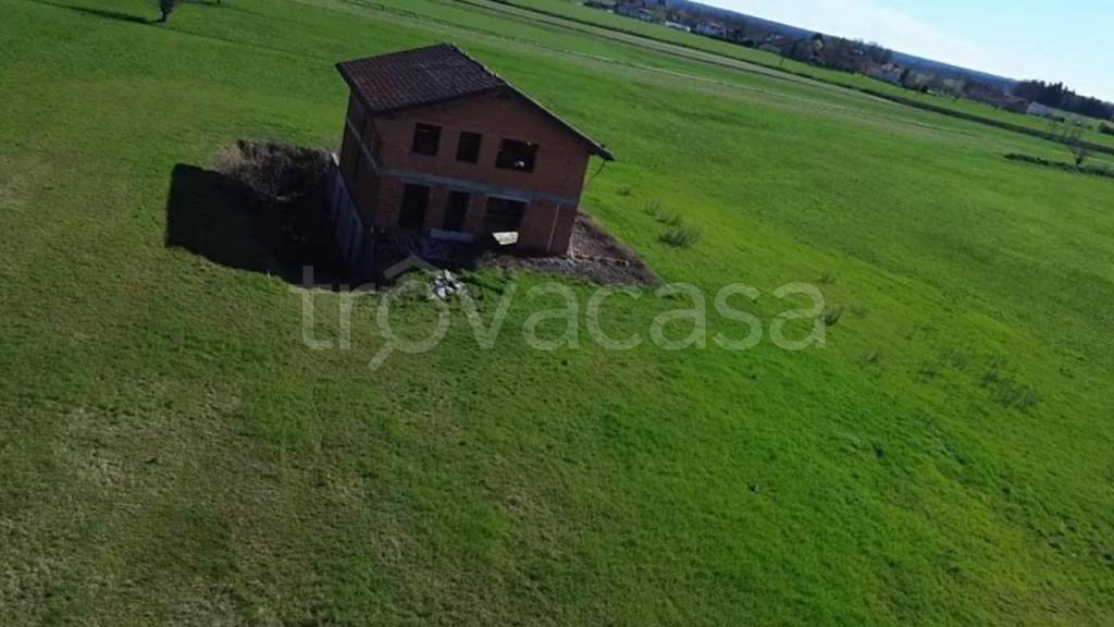 casa indipendente in vendita ad Oleggio