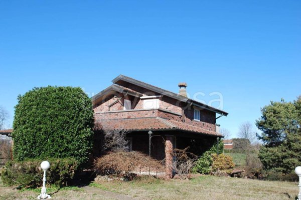 casa indipendente in vendita ad Oleggio