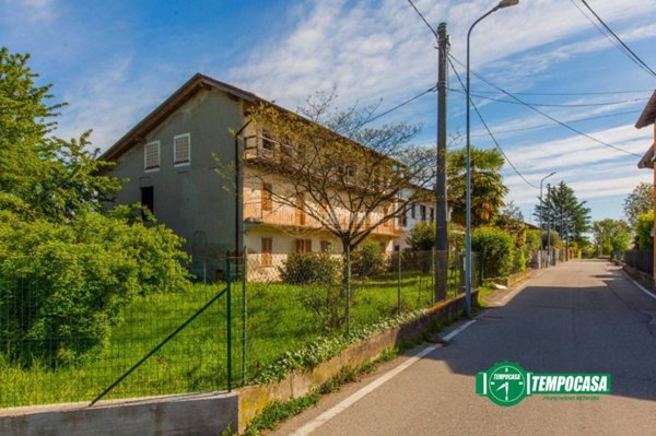 casa indipendente in vendita ad Oleggio