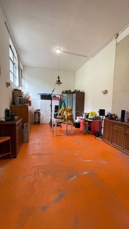 locale commerciale in vendita ad Oleggio