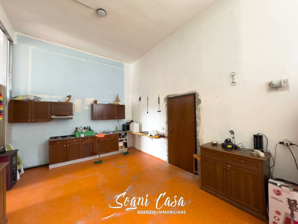 locale commerciale in vendita ad Oleggio