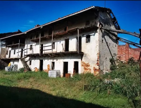 casale in vendita ad Oleggio