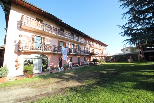 casale in vendita ad Oleggio