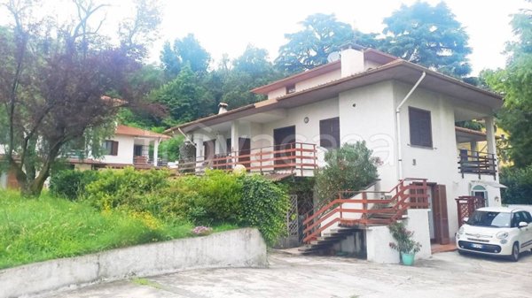 appartamento in vendita ad Oleggio in zona Loreto