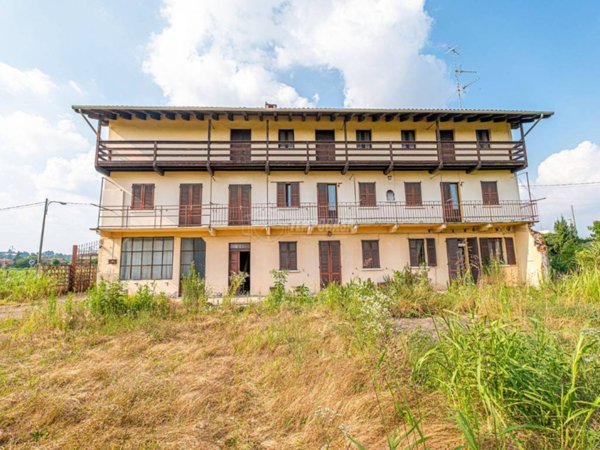 casa indipendente in vendita ad Oleggio