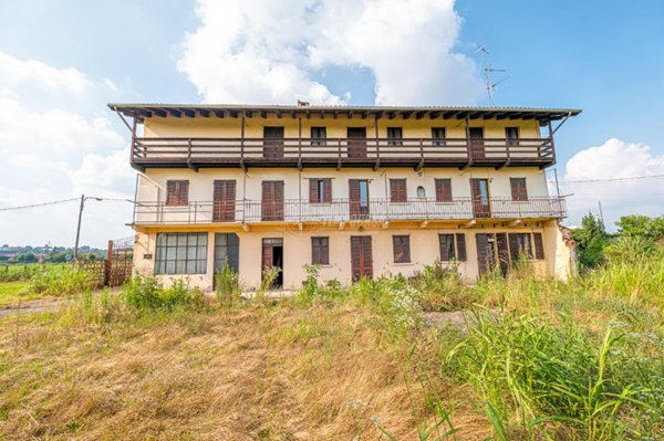 casa indipendente in vendita ad Oleggio