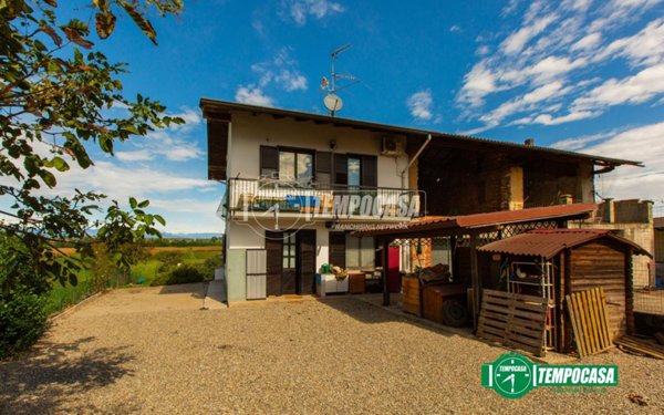 casa indipendente in vendita ad Oleggio