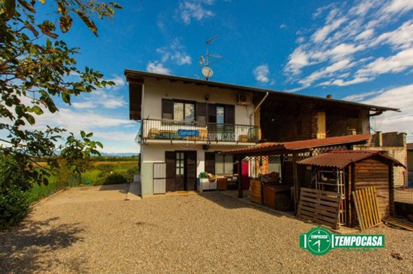 casa indipendente in vendita ad Oleggio