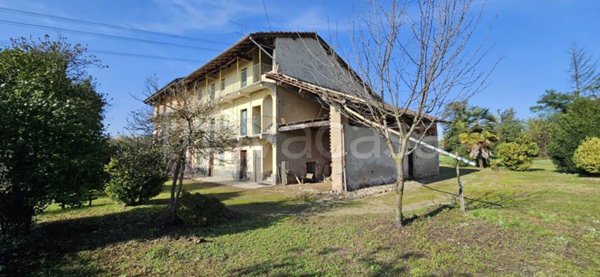 casa indipendente in vendita ad Oleggio