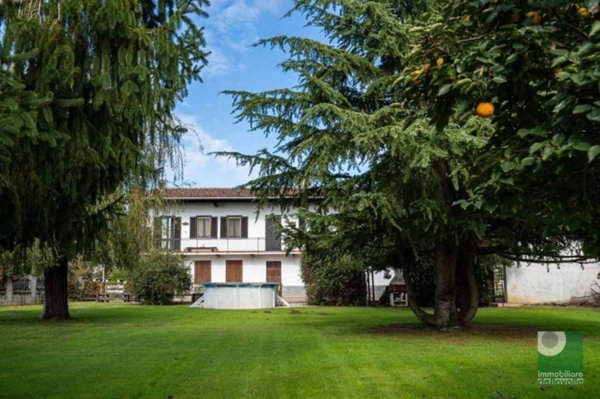 casa indipendente in vendita ad Oleggio