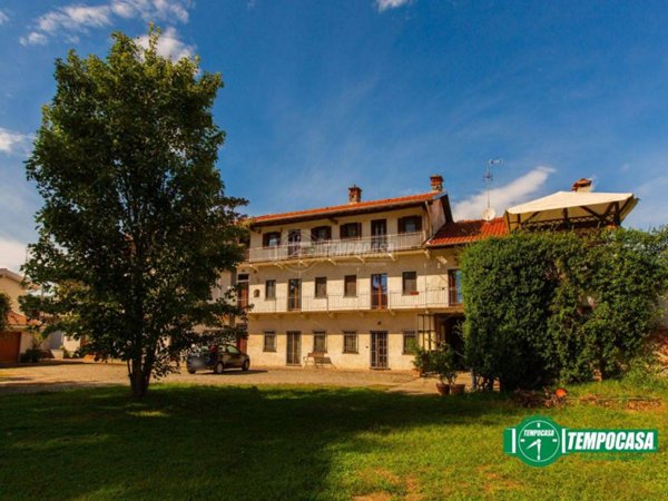 casa indipendente in vendita ad Oleggio