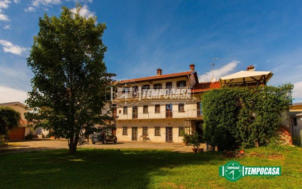 casa indipendente in vendita ad Oleggio