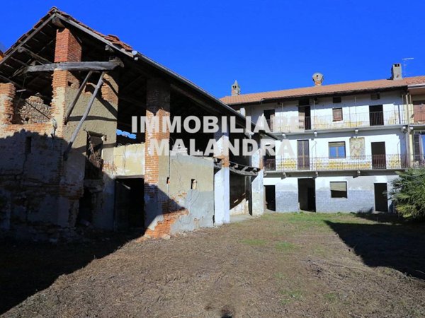 casa indipendente in vendita ad Oleggio in zona Bedisco