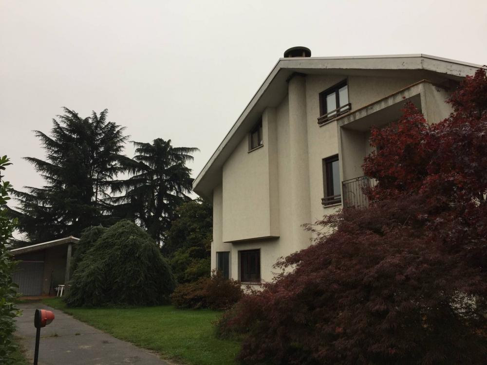 casa indipendente in vendita ad Oleggio