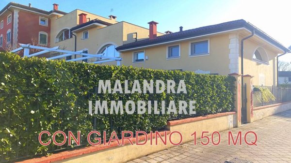 casa indipendente in vendita ad Oleggio