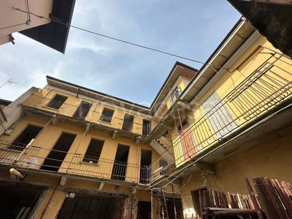 casa indipendente in vendita ad Oleggio
