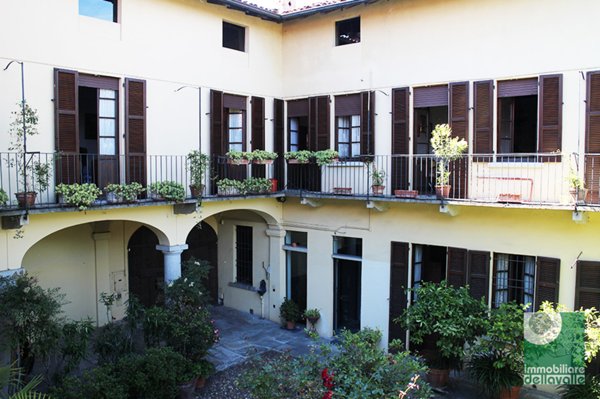 casa indipendente in vendita ad Oleggio