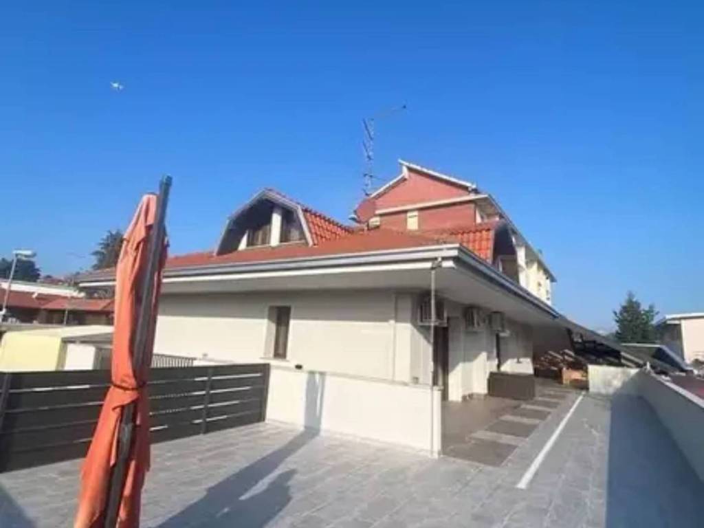 casa indipendente in vendita ad Oleggio