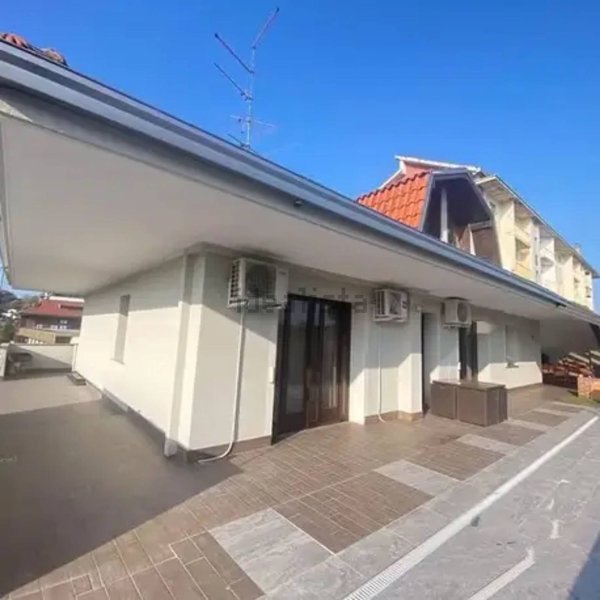 casa indipendente in vendita ad Oleggio